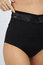 Bild in den Galerie-Viewer laden, Ostocare High Waist Baumwoll-Stoma-Slip mit Spitze - Vorverkauf