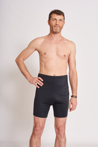 Les slips taille haute pour la natation des stomisés sont désormais disponibles au Royaume-Uni